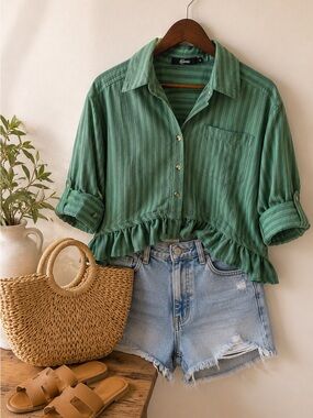 CHYRII Green Striped Ruffle Hem Button Down Blouse| Size M| EUC